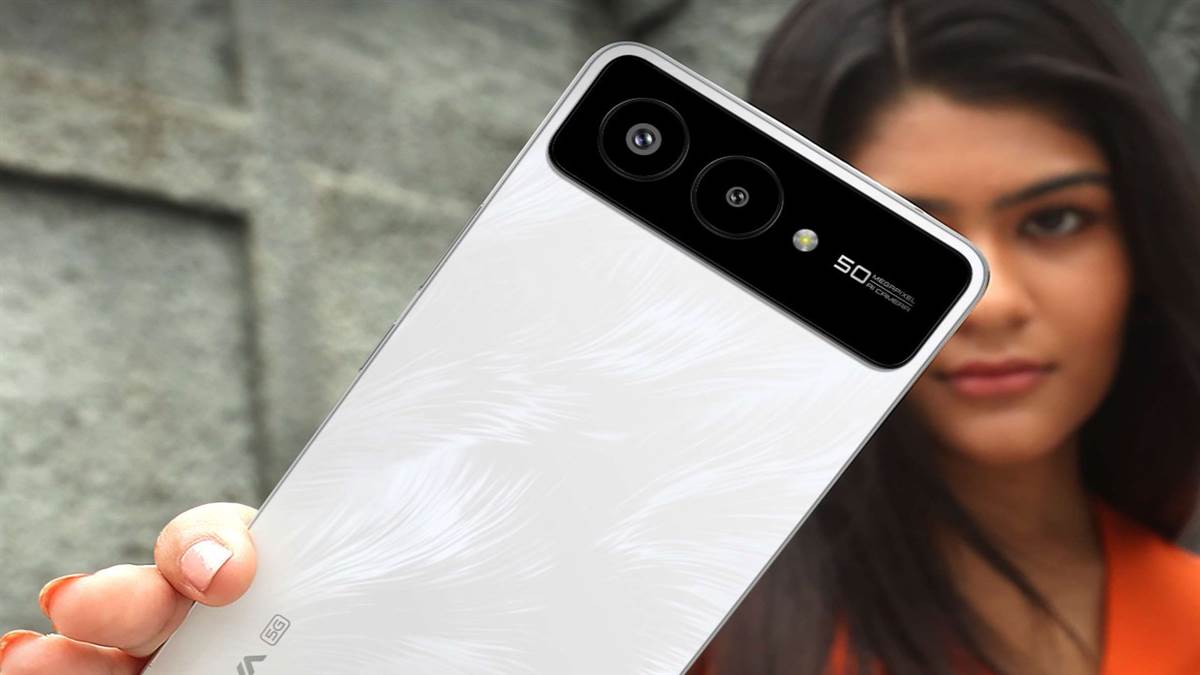 https://www.jagranimages.com/images/newimg/06082025/06_08_2025-lava_blaze_amoled_2_5g_24005718.jpg