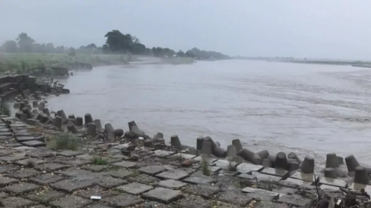 Maharajganj Flood Alert : 10 फीट पहुंचा महाव नाले का जलस्तर, रोहिन में भी बढ़ा पानी
