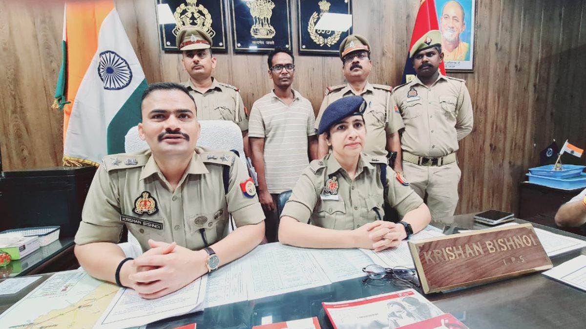 https://www.jagranimages.com/images/newimg/06082025/06_08_2025-sambhal_police_bema_24005323.jpg