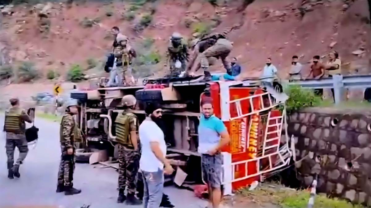 one women died eight injured in udhampur road accident