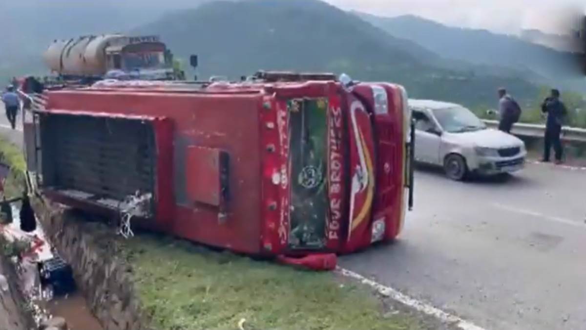 udhampur bus accident one dead nine injured on jammu srinagar highway
