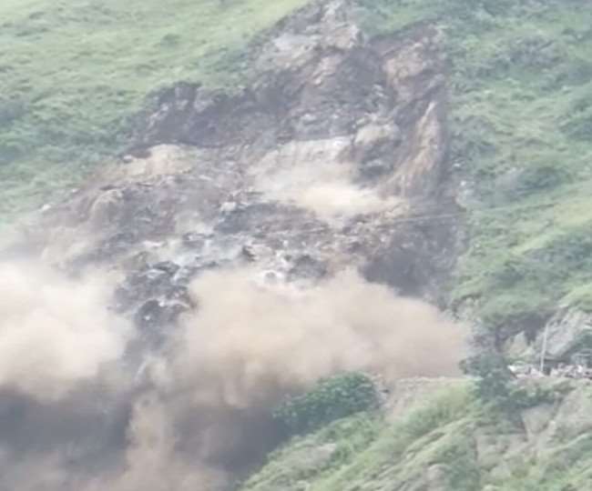Heavy Landslide at Rampur Jyuri National Highway Five Is Totally Blocked