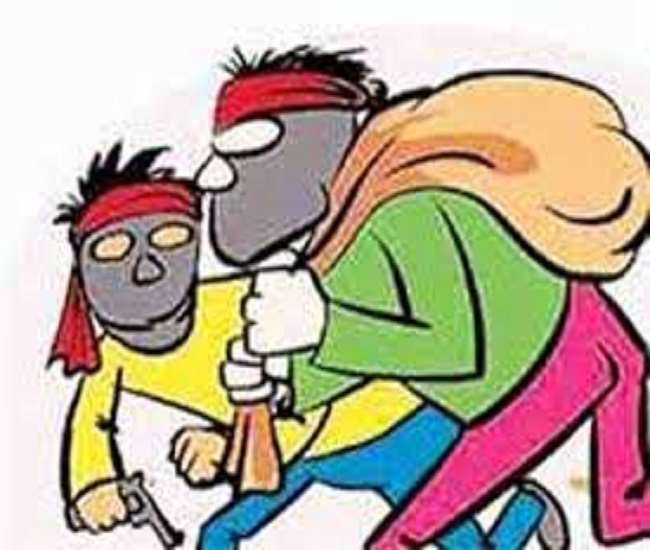 घर मेंं घुसकर लूटपाट करने वाले बदमाशों को खोज रही पुलिस Aligarh news - Police searching for miscreants who robbed the house घर मेंं घुसकर लूटपाट करने वाले बदमाशों को खोज रही पुलिस Aligarh news - Police searching for miscreants who robbed the house
