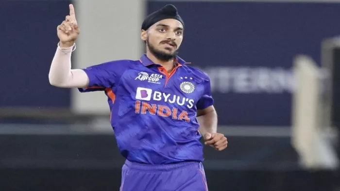 सोशल मीडिया ट्रोलिंग पर अर्शदीप सिंह की प्रतिक्रिया (फोटो क्रेडिट ट्विटर)