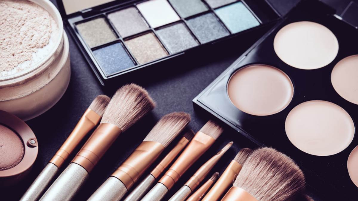 चांद सा चमकेगा चेहरा Maybelline के इन Makeup Products से और मिलेगा सेलिब्रिटी जैसा मेकअप लुक, बढ़ जाएगी रौनक