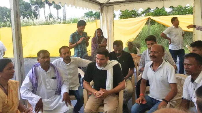मुजफ्फरपुर के कुढ़नी प्रखंड के तुर्की में जन संवाद करते प्रशांत किशोर