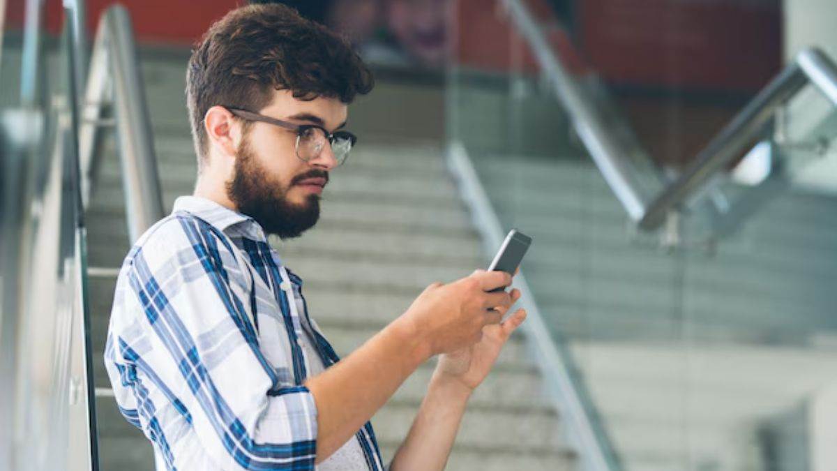 https://www.jagranimages.com/images/newimg/06092024/06_09_2024-excess_phone_use_harms_23791667.jpg