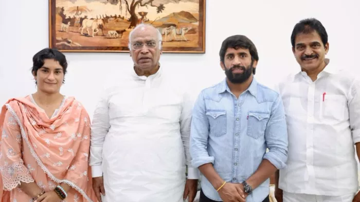 विनेश और बजरंग पुनिया के कांग्रेस ज्वाइन करने से पहले मल्लिकार्जुन खरगे ने किया पोस्ट