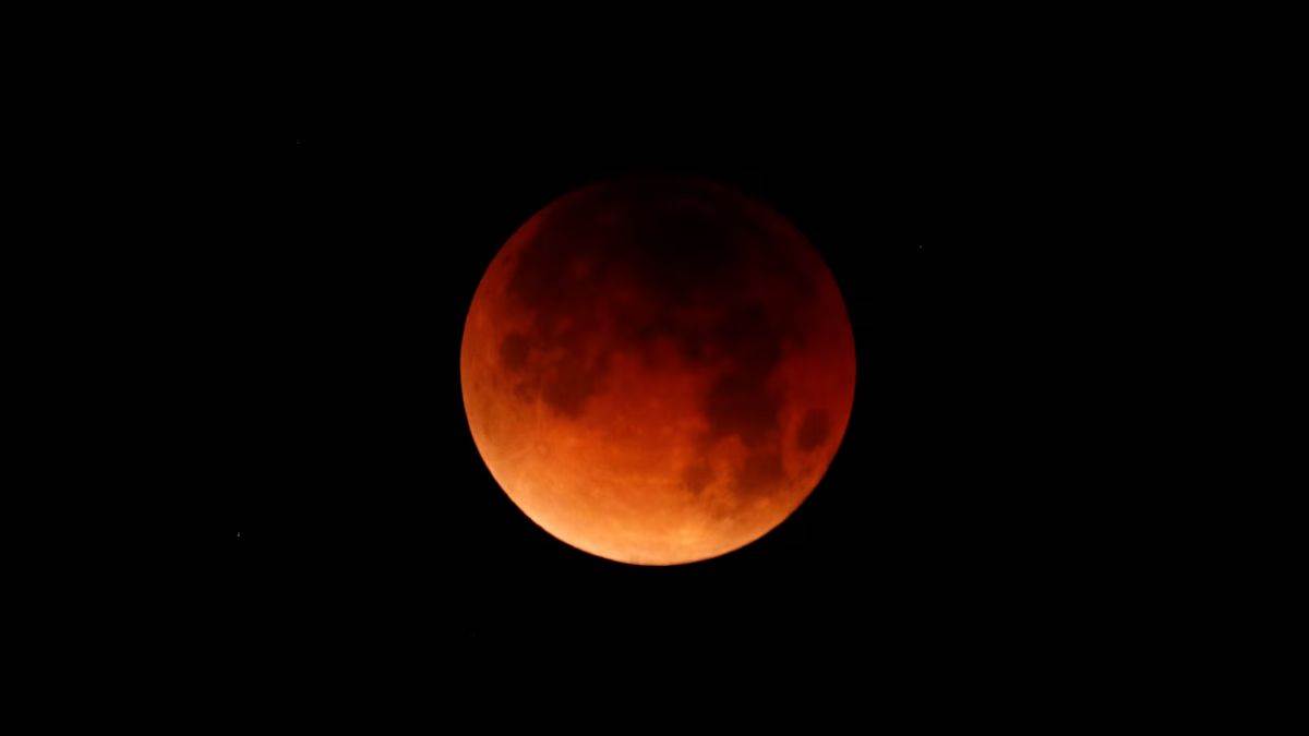 https://www.jagranimages.com/images/newimg/06092025/06_09_2025-7_september_lunar_eclipse_24038074.jpg