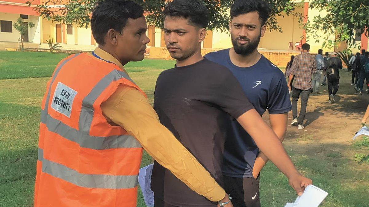https://www.jagranimages.com/images/newimg/06092025/06_09_2025-amroha_exam_checking_24037417.jpg