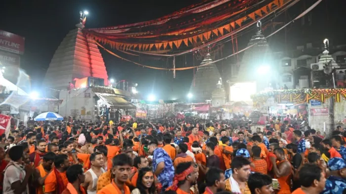 शाम छह बजे बंद हो जाएगा बाबा मंदिर का पट। (जागरण फोटो)