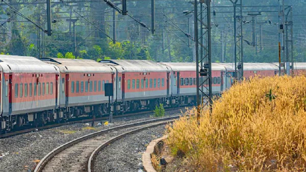 https://www.jagranimages.com/images/newimg/06092025/06_09_2025-bihar_train_news_24037237.jpg