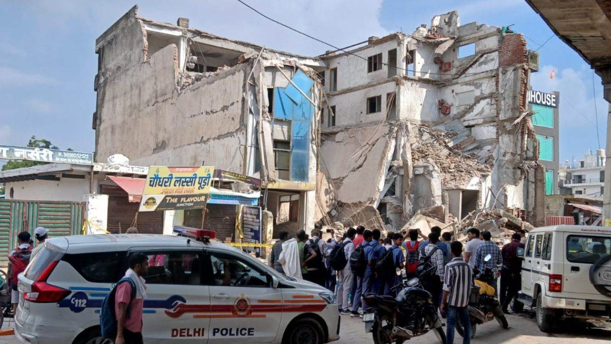 https://www.jagranimages.com/images/newimg/06092025/06_09_2025-building-collapse_24037744.jpg