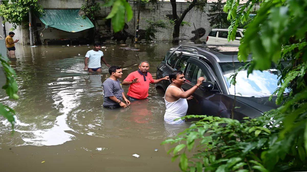 https://www.jagranimages.com/images/newimg/06092025/06_09_2025-delhi_flood_2_24037360.jpg