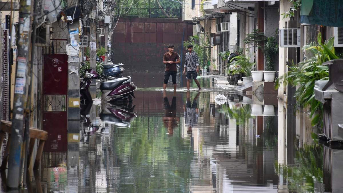 https://www.jagranimages.com/images/newimg/06092025/06_09_2025-flood_24037197.jpg