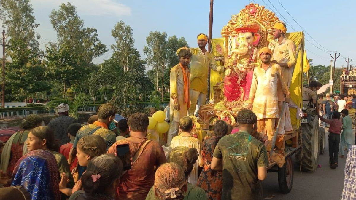 https://www.jagranimages.com/images/newimg/06092025/06_09_2025-ganesh_visarjan_24038012.jpg