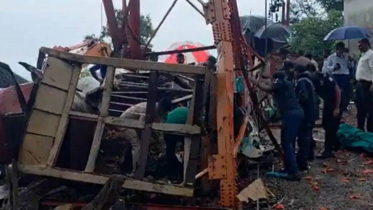 https://www.jagranimages.com/images/newimg/06092025/06_09_2025-gujarat_panchmahal_ropeway_collapse_24037925_1819274.jpg
