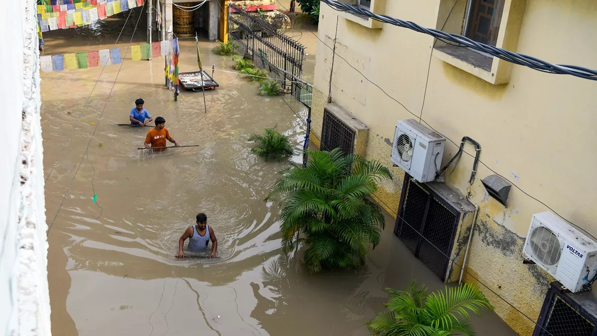 देश में बाढ़ से त्राहिमाम, पंजाब के 2000 गांव डूबे; आपदा प्रभावित राज्यों का दौरा करेंगे पीएम मोदी