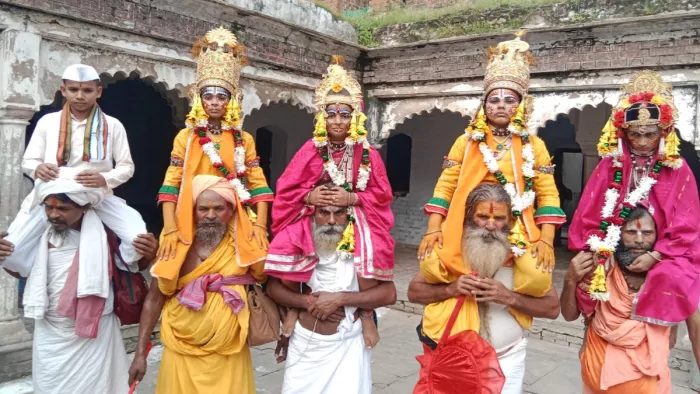 पूरा काशी हर हर महादेव और जय श्री राम के नारों से गूंज उठा।