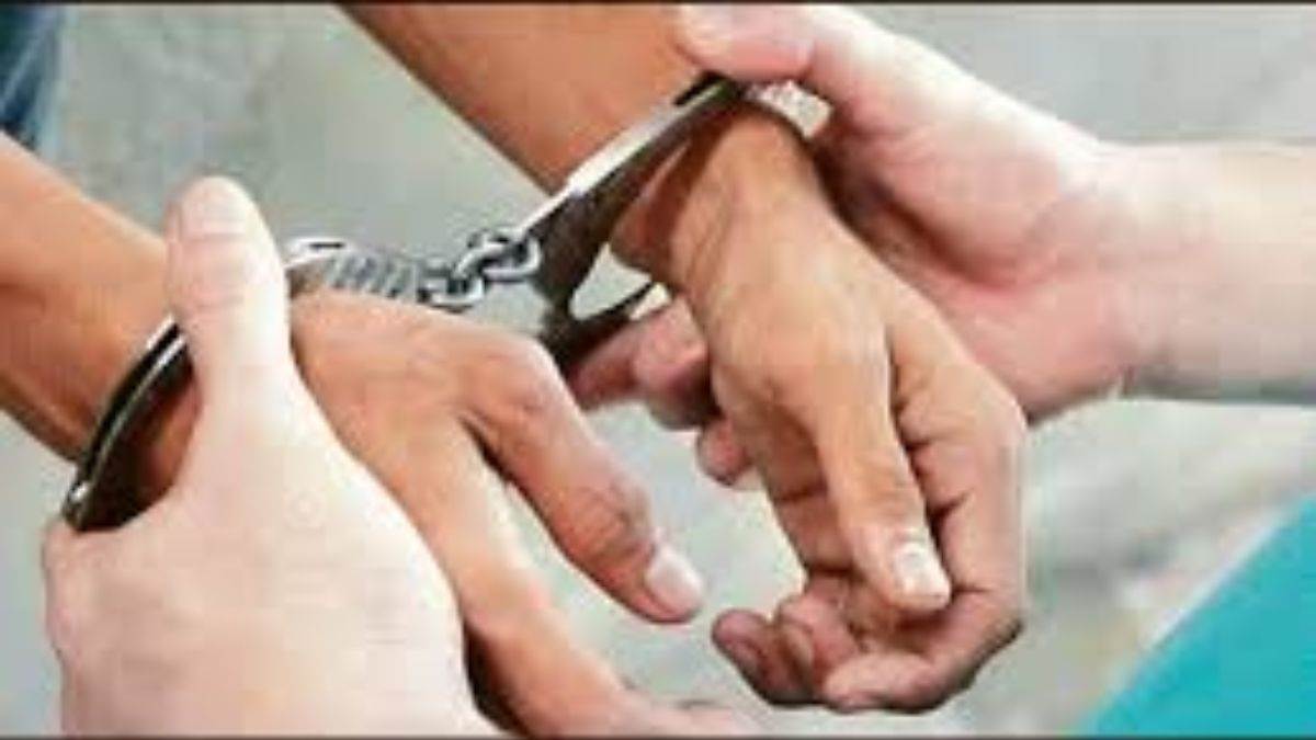 https://www.jagranimages.com/images/newimg/06092025/06_09_2025-lady_arrest_24037742.jpg