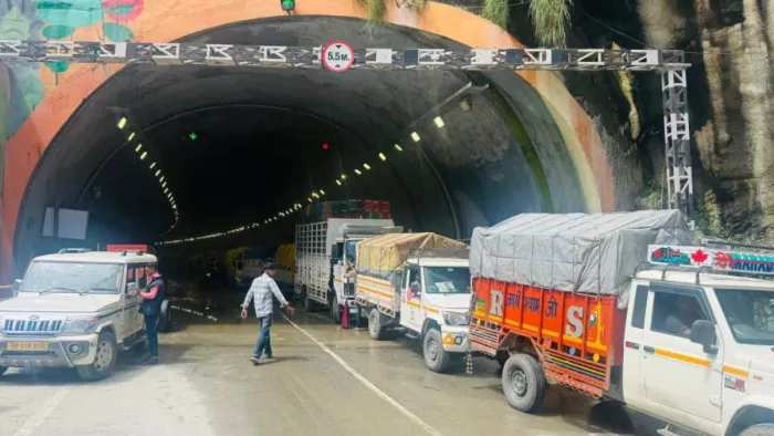 मनाली हाईवे पर मंडी से कुल्लू के बीच वनवे ट्रैफिक व्यवस्था लागू कर दी गई है। जागरण