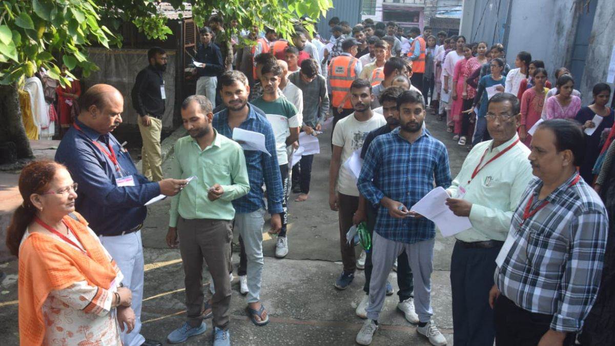 https://www.jagranimages.com/images/newimg/06092025/06_09_2025-moradabad_pet_exam___24037425.jpg