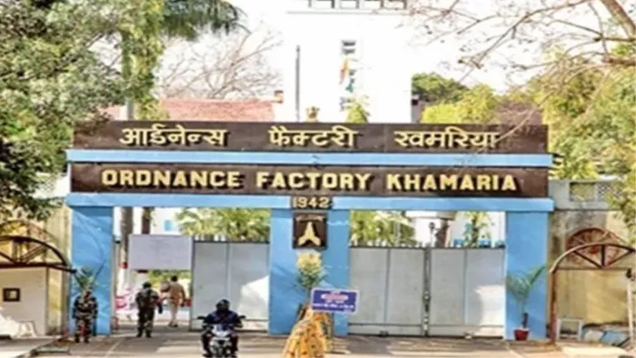 हजरतपुर आर्डिनेंस फैक्ट्री के उप प्रबंधक सहित दो पर प्राथमिकी।