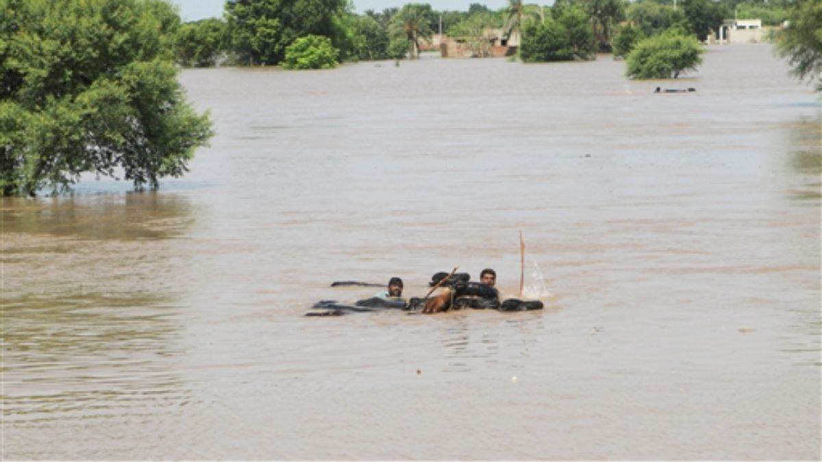 https://www.jagranimages.com/images/newimg/06092025/06_09_2025-pakistan_boat_overturn_24038255.jpg