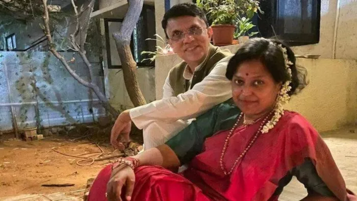 दो वोटर कार्ड पर पवन खेड़ा की पत्नी को चुनाव आयोग का नोटिस
