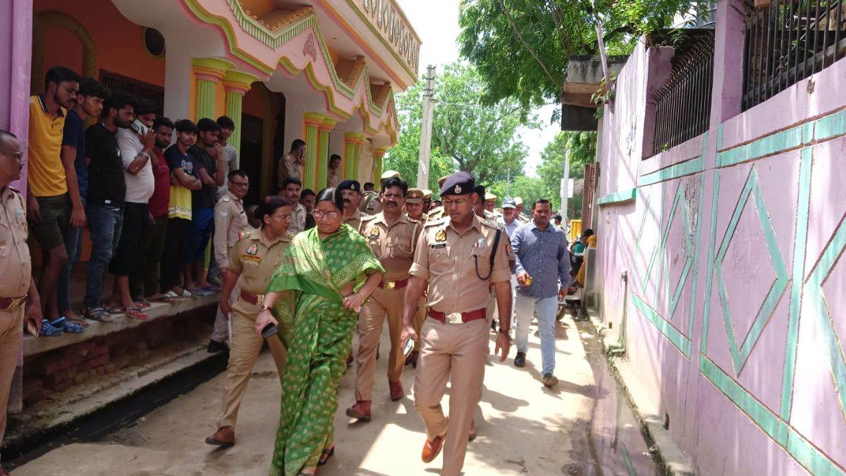 https://www.jagranimages.com/images/newimg/06092025/06_09_2025-police_and_mamta_shakya_mnp_24037484.jpg