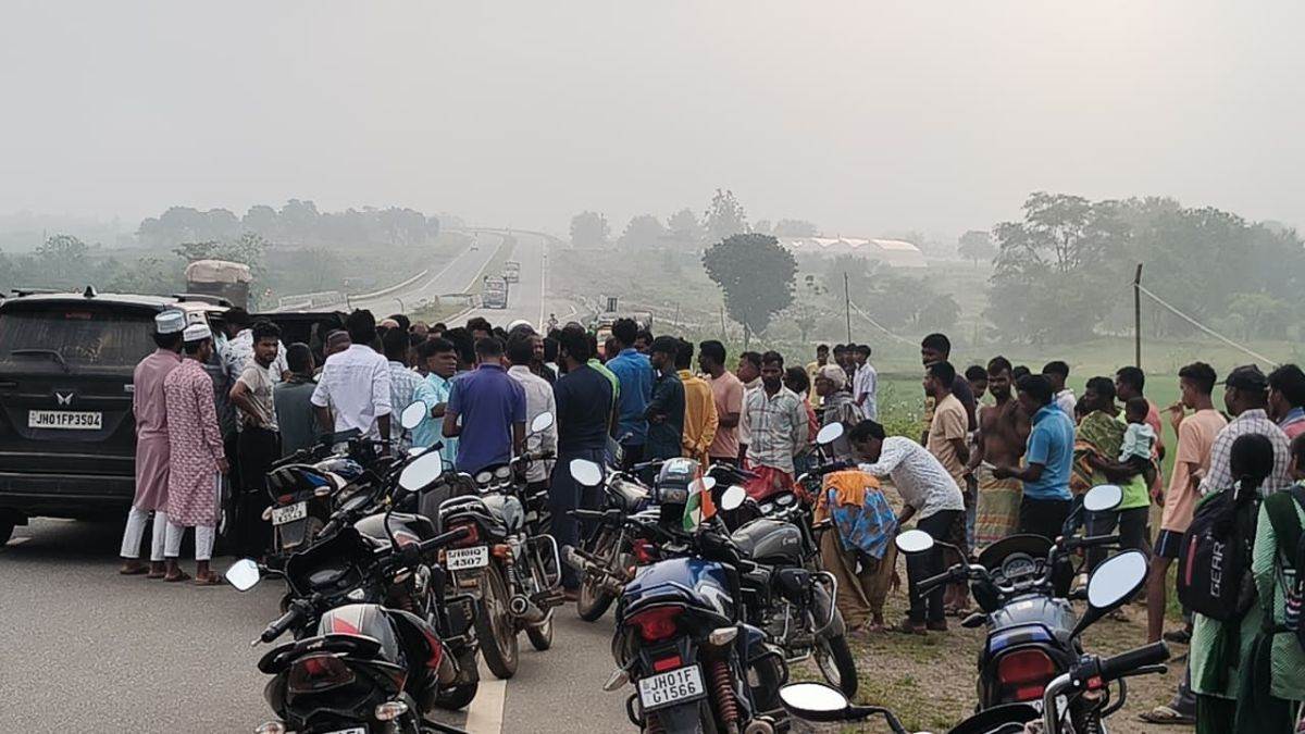 https://www.jagranimages.com/images/newimg/06092025/06_09_2025-road_accident_24037373.jpg