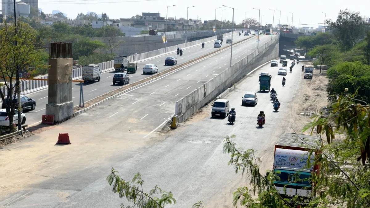 https://www.jagranimages.com/images/newimg/06092025/06_09_2025-road_closed_24037774.jpg