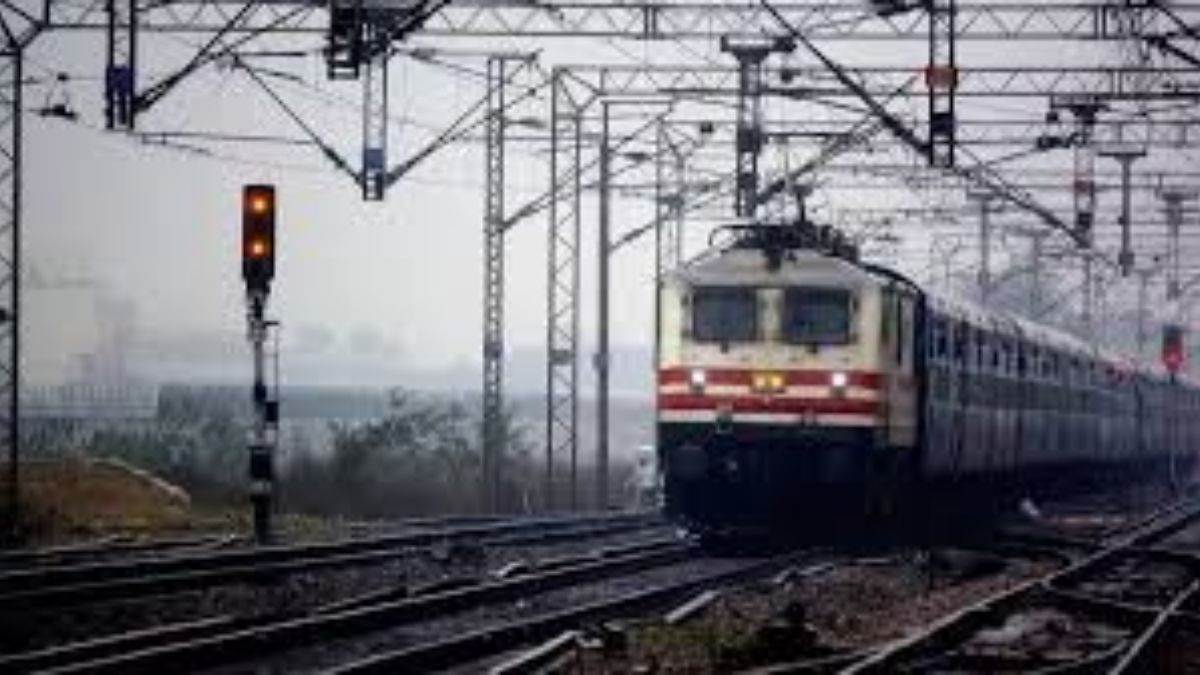 https://www.jagranimages.com/images/newimg/06092025/06_09_2025-special_train_1_24038163.jpg