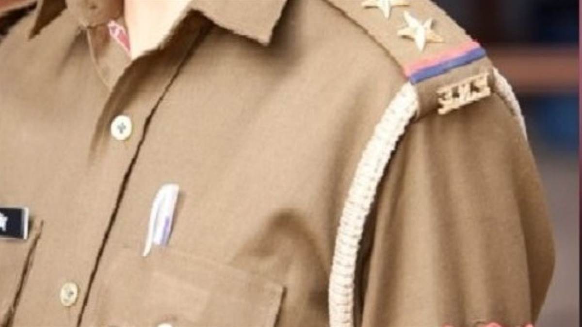 https://www.jagranimages.com/images/newimg/06092025/06_09_2025-up_police_officer_slaps_student_24037851.jpg