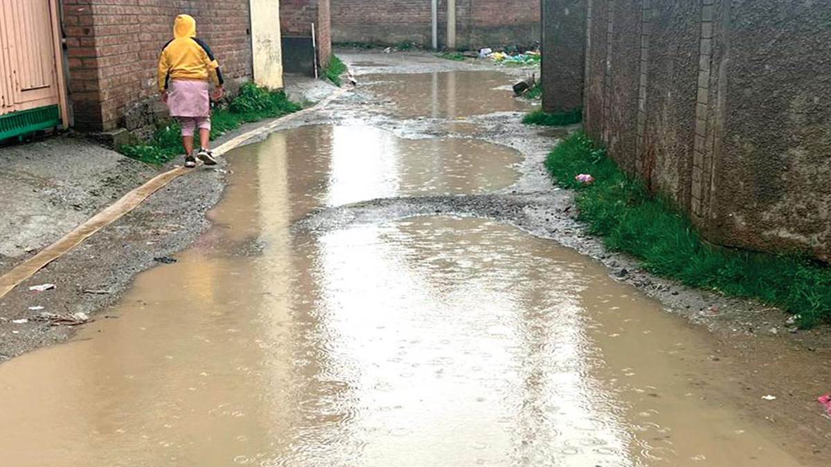 https://www.jagranimages.com/images/newimg/06092025/06_09_2025-water_logging_in_jammu_24037884.jpg