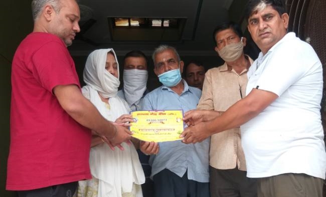 सेक्टर-18 में मांगा प्लाट, सेक्टर-12 में अलॉट..डीलरों ने बेच भी दिया