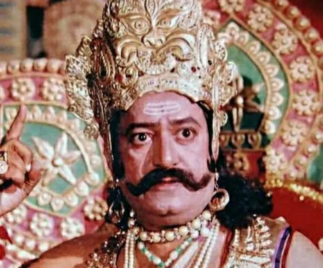 रामायण में रावण का किरदार निभाने वाले अभिनेता अरविंद त्रिवेदी का निधन हो गया हैं। 82 साल के अरविंद त्रिवेदी का मंगलवार की रात को हार्टअटैक से निधन हो गया।