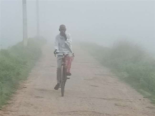 बुधवार की सुबह घने कोहरे ने मीरजापुर क्षेत्र में दस्तक दे दिया।