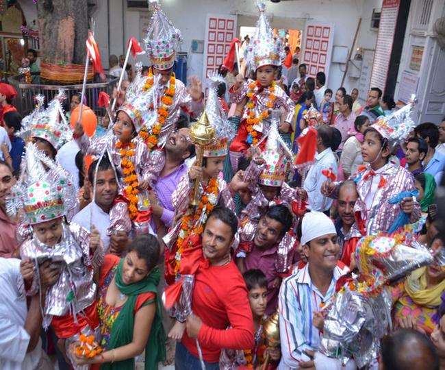 अमृतसर के श्री बड़ा हनुमान मंदिर में नवरात्र पर अद्भूत लंगूर मेला लगता है। (फाइल फोटो)