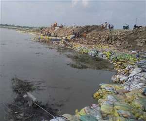 तुर्कवलिया गांव के समीप कटान करती सरयू नदी। जागरण