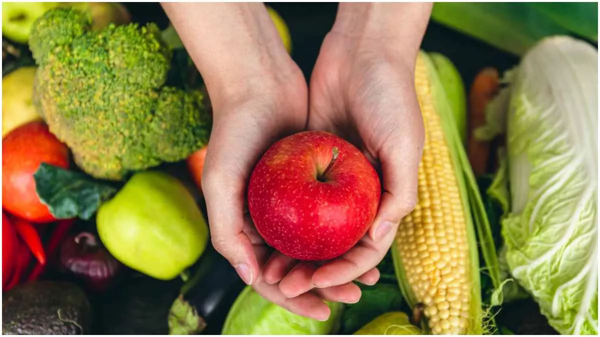 Apples in Diabetes: क्या डायबिटीज़ के मरीजों को सेब खाना चाहिए?