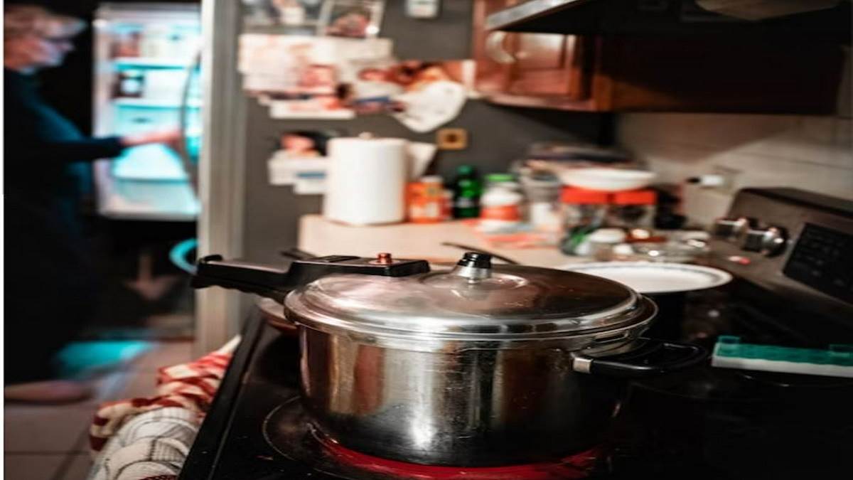 Best 3 Litre Pressure Cookers: इस Diwali 2022  खरीदें ये क्वालिटी वाले प्रेशर कुकर, मिनटों में बनेगा खाना
