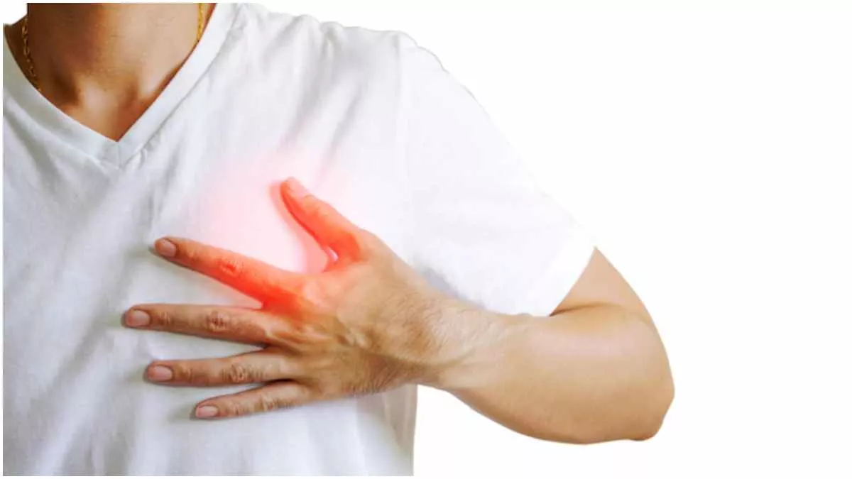 Heart Attack: दिल का दौरा पड़ने पर कैसे बचाएं जान? जानें 5 लाइफ-सेविंग  टिप्स.. - What To Do While Having Heart Attack Know 5 Life Saving Tips