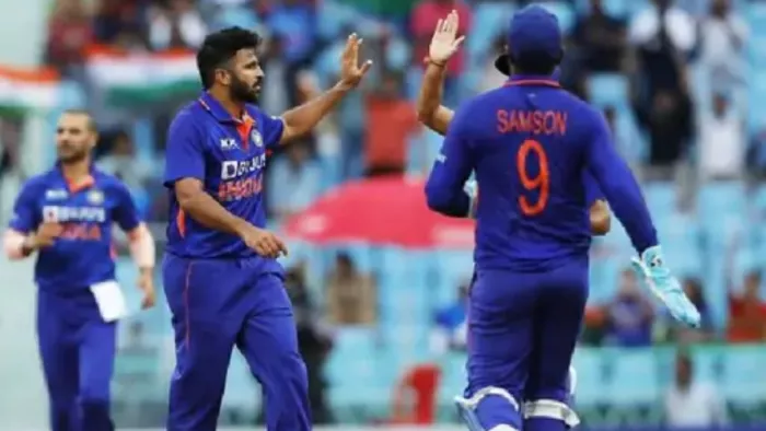 ODI India Vs South Africa: इकाना स्टेडियम में खेला जा रहा भारत और साउथ अफ्रीका का वन डे मैच।