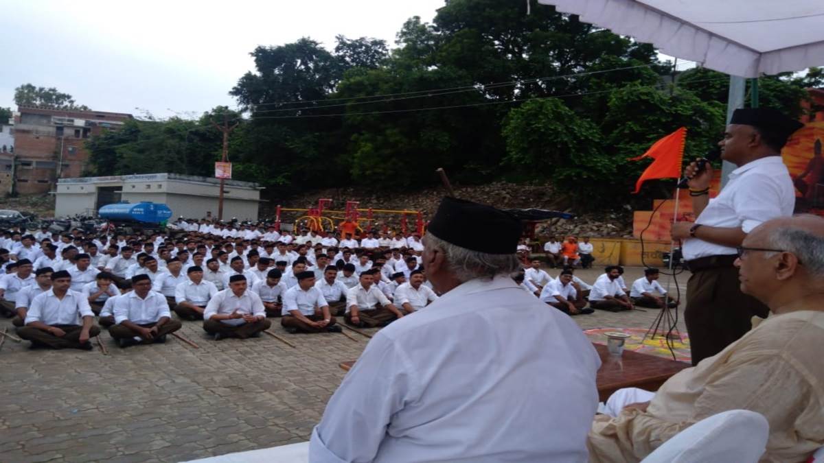 https://www.jagranimages.com/images/newimg/06102022/06_10_2022-rss_swayamsevak_in_prayagraj_23121770.jpg
