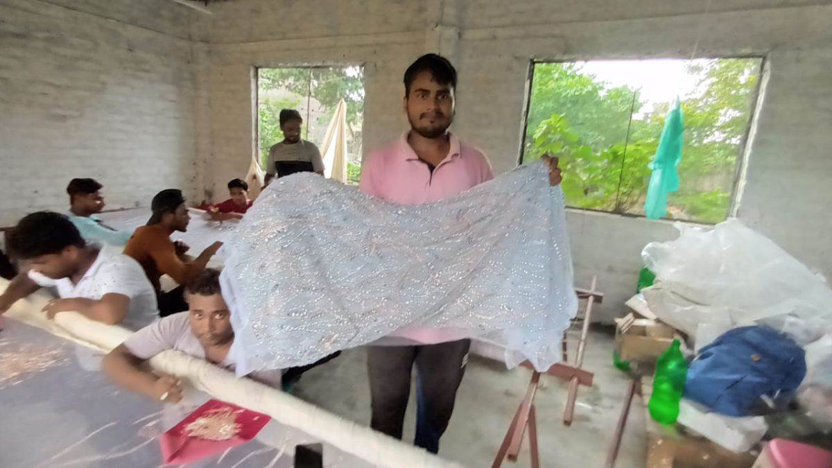 https://www.jagranimages.com/images/newimg/06102022/06_10_2022-sheohar_jari_work__23121496.jpg