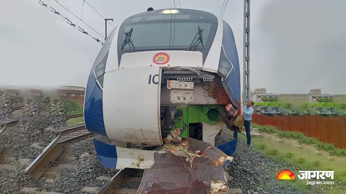 हादसे का शिकार हुई वंदे भारत एक्सप्रेस (फोटो एएनआई)