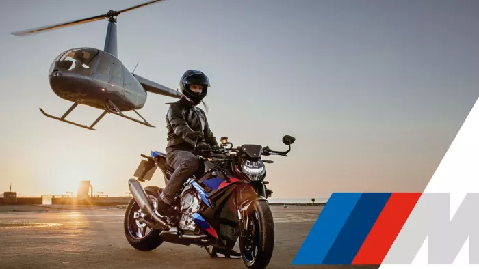 BMW M 1000 R अपने फेयर्ड मॉडल का नेक्ड वर्जन है।