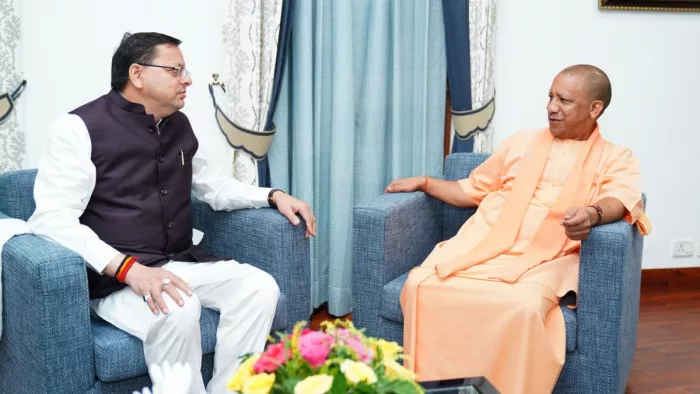 योगी आदित्यनाथ ने सीएम पुष्कर सिंह धामी से उनके आवास पर की भेंट। सोर्स- सीएम धामी एक्स हैंडल