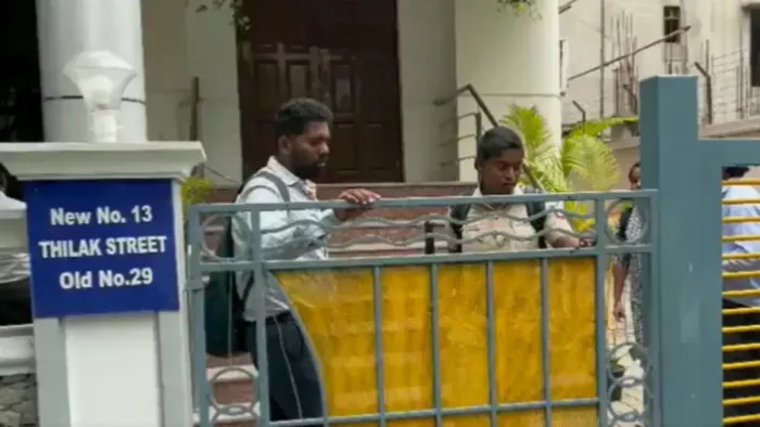 लगातार दूसरे दिन DMK सांसद एस जगतरक्षकन के आवास पर तलाशी अभियान जारी